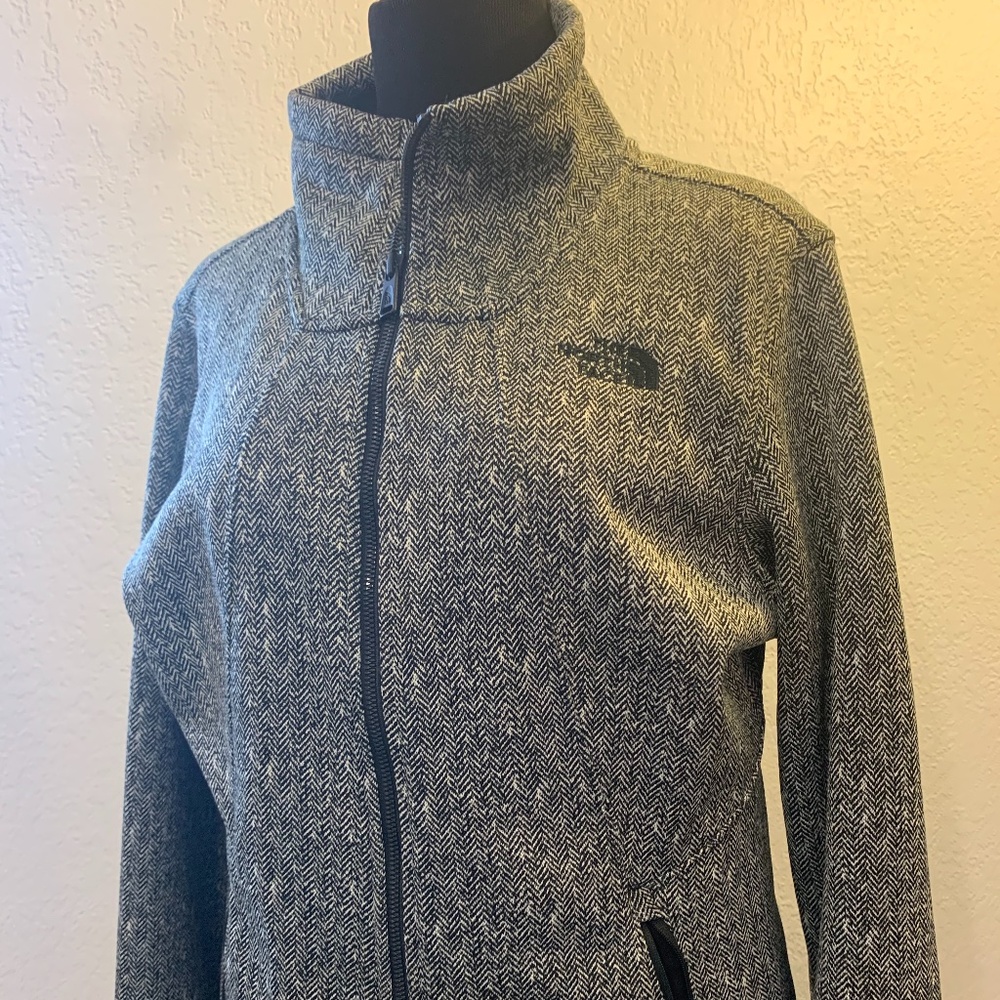 Women's North Face Apex Chromium Thermal Jacket in BLACK HERRINGBONE. size large